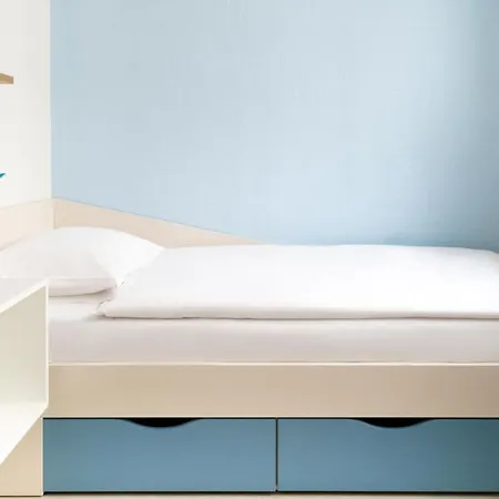 Youthments - Student Aparthotel 3*